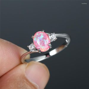 Pierścionki ślubne geometryczne białe różowe ogień pierścionek opalowy Dainty Mały owalny kamień zaręczynowy moda srebrna kolor dla kobiet biżuteria
