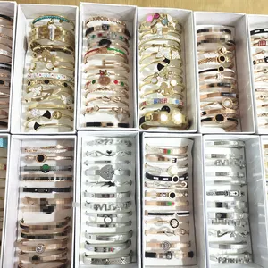 Bracciale Bracciale di alta qualità Marchio di lusso Commercio all'ingrosso misto in lotti di 5 pezzi di prodotti misti prezzo minimo Bracciali da uomo in argento con gioielli d'amore