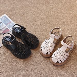 Сандалии Летние сандалии для девочек плетеное клинья Hollowout Kids Sliders Solid Color 2636 Модные гибкие черные детские детские обувь Z0225