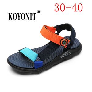 Sandaler 2022 Summer Fashion Boys Girls Nonslip Light Soft Bekväm pojkesandaler skor Wearresistent Sole inomhus utomhusbarn Slipper Z0225