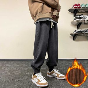 Men's Jeans 2022 New Winter Men Warm Baggy Jeans Streetwear Drawstring Elastic Waist Denim WideLeg Pants Thick Fleece Vintage Trousers Male Z0225