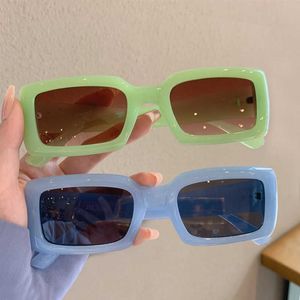 Sonnenbrille Neue mehrfarbige Rechteck-Süßigkeit-Farben-Sonnenbrille trendige Mode weibliche Sonnenbrille Brillen beliebte Markendesigner UV400-Farbtöne G230225