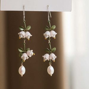 Urok Mengjiqiao Świeże zielone liście Kolczyki dla kobiet dziewczęta eleganckie długie kwiat perłowy hak biżuterii Brincos Prezent G230225