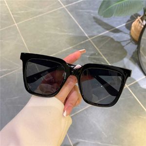Okulary przeciwsłoneczne 2021 Square Strażone okulary przeciwsłoneczne kobiety klasyczne retro kolorowe odcienie vintage okulary przeciwsłoneczne hurtowe czarne czerwone g230225