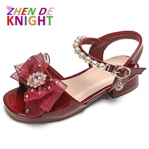 Sandaler Girls 'Sandals 2023 Summer New Children's Soft Sole Red Leather Shoes Fashion Girls' Bowknot Princess Shoes Z0225