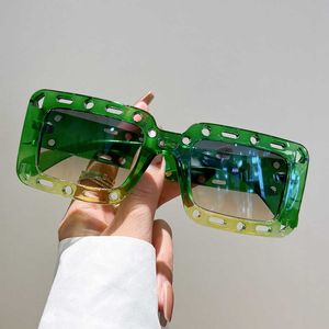 Solglasögon Kammpt Square Hollowed Rim Men Kvinnor Solglasögon Fashion Overdimensionerad gradient Candy Color Shades Trendy Brand Design UV400 Eyewear G230225