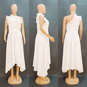 エスニック服の夏の白いドレスアフリカン女性シンプルなデザインハイウエストフリル半袖片側肩セクシーな女性olエレガントなAライン