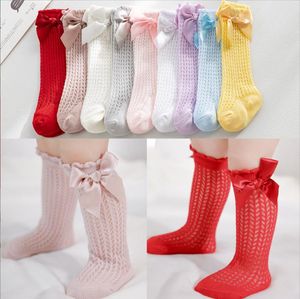 INS Baby Socks Infant Girl Knee Socks High Tubo Tubo Balanado Hollow Out meias longas com uniforme da escola Bow Leggings Roupas infantis 9 cores DW6862