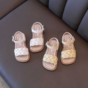 Sandaler småbarnskor tjej sommar flätad semester fyrkantig tå söta barn sandaler beige gul 2136 pu läder mode barn skjutreglage z0225