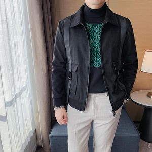 Kurtki męskie Wysokiej klasy mody multi kieszeni kurtka klapowa dla mężczyzn w stylu 2023 Style spersonalizowany dekoracja paska wstążkowego Przystojny zwykły płaszcz