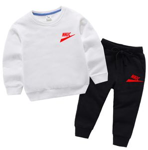 Nuovi set di abbigliamento per bambini caldi Pantaloni a maniche lunghe da ragazza per ragazzi Autunno Inverno Stampa di marca Set di abbigliamento sportivo per bambini grandi per bambini