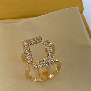 Geteilte Buchstaben-Kompositions-Cluster-Ringe für Damen, quadratischer Muster-Design-Ring mit Diamant-Doppelring, eleganter und temperamentvoller Schmuck