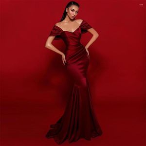 Runway Dresses Red Satin Sleeveless Dubai Evening Dress Sexy Ladies Mermaid Long Pleated Prom Party Gown Formal Side Slit Occasions Robe