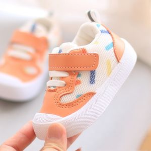 Första vandrare vår sommarsportskor för småbarn mesh baby första steg skor i 1-3 år pojkar flickor mjuka sula sneakers barn 230227