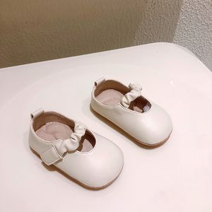 Första vandrare koreanska retro små läderskor för babyflickor mjuka solade småbarnskor prinsessa Mary Janes skor fast färg 230227