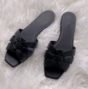 Sommar lyxdesign kvinnor naken l￤der toffel glidskor sandal hyllning platt mule sandaler patent l￤der cool kvinna platt slip p￥ utlopp 35-42box