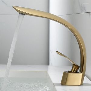 Rubinetti da cucina Rubinetto per lavabo di lusso in oro spazzolato Rubinetto per lavabo da bagno nordico e rubinetto per acqua fredda Rame di alta qualità