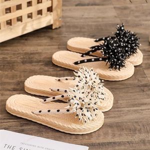 Pantofole Espadrillas di paglia imitazione Sandali da donna Moda coreana Abbigliamento esterno Infradito Fiore a pois Fondo piatto Spiaggia Clip-on