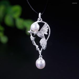 Catene S925 Argento sterling Design creativo Perla d'acqua dolce Ciondolo a forma di uccello Personalità Simpatico colibrì Collana a catena per maglione