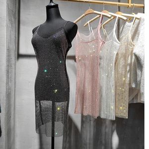 Casual Dresses 2023 Bungee Sexig Slim Women's Summer Bright Diamond Crystal Temperament Bag Hip Sling Mid-Längd Dress Fashion Trend