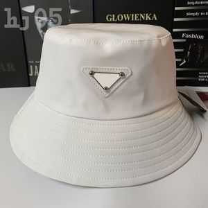 Projektant czapki moda czarne trójkąt wiadra czapki metalowa emalia moda męska czapka przyjazna dla środowiska nylonowa czapka dla mężczyzn modna pj006 c23