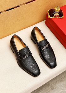 2023 Mens vestidos sapatos artesanais Designer de couro genuíno Oxford Shoes Men Brand Brogue Wedding Party Business Office Flats Tamanho 38-45