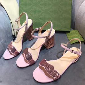 2023 Womens Sandals Designer Luxury High Heels Metallic Laminate Leather Flat Middle High Heel Sandal Summer Beach Wedding Shoe Dress Shoes Size 35-42 With Box NO021
