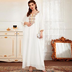 Roupas étnicas wepbel branco bordado abaya islâmico decote de decote de decote à mão Diamo