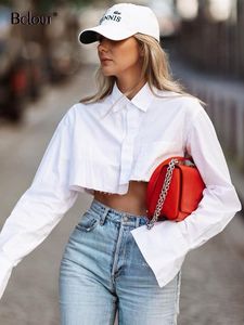 Женские блузкие рубашки Bclout Fashion White Crop Tops Женщины элегантная вспышка асимметрия черная уличная одежда сексуальная топ -весна 230227