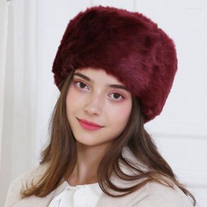 Czapka czapki/czapki czaszki Faux Fur Cossack Style Rosyjskie kobiety zimowe miękkie narciarki czapki na earflapie ciepłe okrągłe czapkę żeńskie nakrycia głowy/czaszki