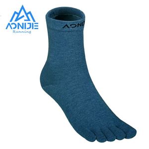 Meias masculinas aonijie e4813 Um par possui meias de tubo longo longa fivetoes meias de dedão do calf médio para os tênis de corrida descalços Marathon Z0227