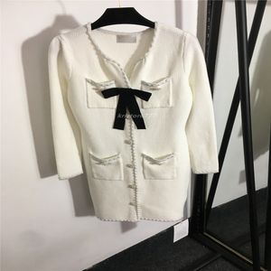 23SS Abiti da donna Camicie in maglia con scollo a V Abito con bottoni in cristallo di perle Ragazze Milano Runway Canotta in tweed Abiti firmati a maniche lunghe a trapezio Camicia pullover di fascia alta