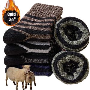 Erkek Çoraplar 5 Pair Kış Kalın Çoraplar Erkekler SOĞUK SOĞUK STRIMED MERINO YÜZ TAVANTI