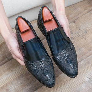 Elbise ayakkabıları lüks erkekler deri ayakkabılar timsah desen su geçirmez erkek iş elbise ayakkabıları erkek düğün ayakkabı adam rahat sosyal ayakkabı R230227