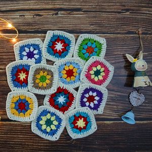 Tapis Pads DIY Crochet Napperons Sous-Verres Multicolores Décoration De Table Carrée À La Main Tasse Pad 9cm Laine Vêtements Patch 50pcs / lot 230227