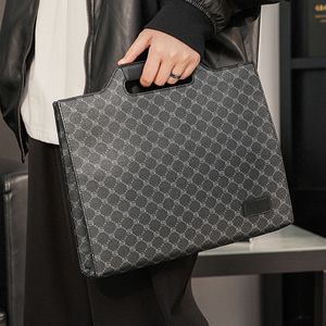 Портфели бизнес -портфель мод для мужчин кожаная сумка для хранения iPad Luxury Designer Plaid Messenger Bags Мужское рабочее офис Сумка 230227