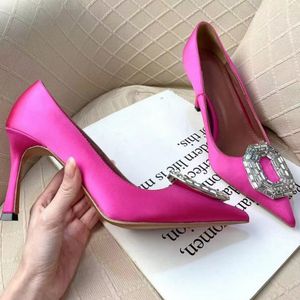 Aminah Muadi Begum Kleidschuhe Kristallverzierung Schnalle Färben Pumpschuhe Spule High Heels Damenschuhe Fabrikschuhe Damen Luxus-Designer-Abendkleid