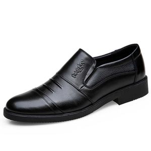 Klänningskor Spring 2022 Nya män spetsiga skor bruna svarta bröllopskor oxford klänningskor loafers män äkta läder casual skor r230227