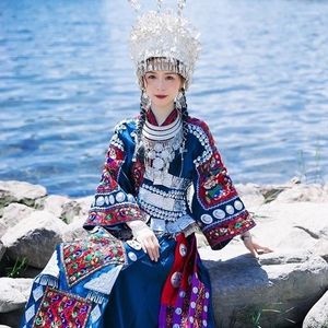 Scenkläder Hmong Kläder Kvinnor Broderade Miao Traditionella kläder Huvudbonad Krage Smycken Prestanda Resor Pografi