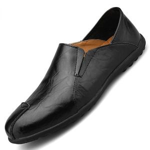 Vestido sapatos de couro genuíno sapatos de luxo marca de luxo deslizamento casual em mocassins formais homens mocassins 2020 italiano preto marrom sapatos de condução r230227