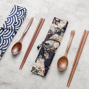 Servis uppsättningar japanska bärbara trätabellskedsked pinnar gaffel set med tygförpackning resedräkt miljögåvor