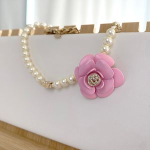 Camellia pärlhalsband 18 stil grossist lyx designer hänge halsband märke dubbel brevkedja 18K guldpläterad crysatl strass tröja