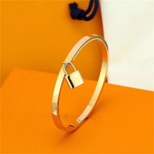 Pulseiras de ouro reais gravadas Pulseras Clássico moda charme pulseiras de prata braçadeira de parceiro pulseira inicial pulseiras pulseira de luxo joias elegantes Presente