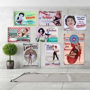 Pin Up Girls Vintage Metal Tin Sign Poster Sexig Woman Tin Signs Chic Art Målning Cafe Pub Bar Club Casino Wall Home Decoration Man Cave Decor Heminredning Size 30x20CM W01