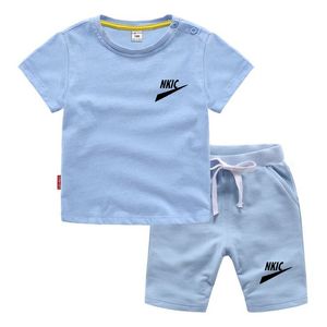 2PCSニューキッズ服セットサマーブランドプリント男の子スポーツ衣装子供用服セット幼児向けのTシャツショーツセット