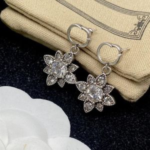 2023 Retro Letra Flor Diamante Brincos Pendentes Feminino Brinco de Strass Aniversário Presentes de Natal com Caixa