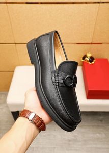 2023 Mens Classic Brogue Dress Shoes Handgjorda äkta läder Fashion Oxfords Men Brand Platform Business Flats Storlek 38-45