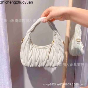 NY 23 FAMILJ KVINNA PAG FAMILJ BAG Handväska veckad molnväska Koreansk dumpling Cross Body Fashion Bag