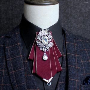 Bow Ties VintageBritish Style Groom Uniform Silk Tie för mäns bröllopsklänning kostym skjorta krage tillbehör blå svart röd rosa