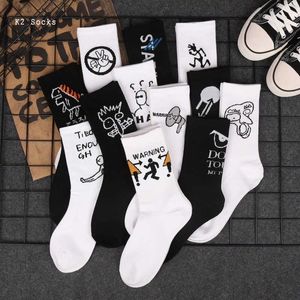 Calzini da uomo Trend Streetwear Tube Socks Cotton Cartoon Pattern Anime Harajuku Hip Hop White Black Long Fashion Fashion Funny Men Women Socks Z0227